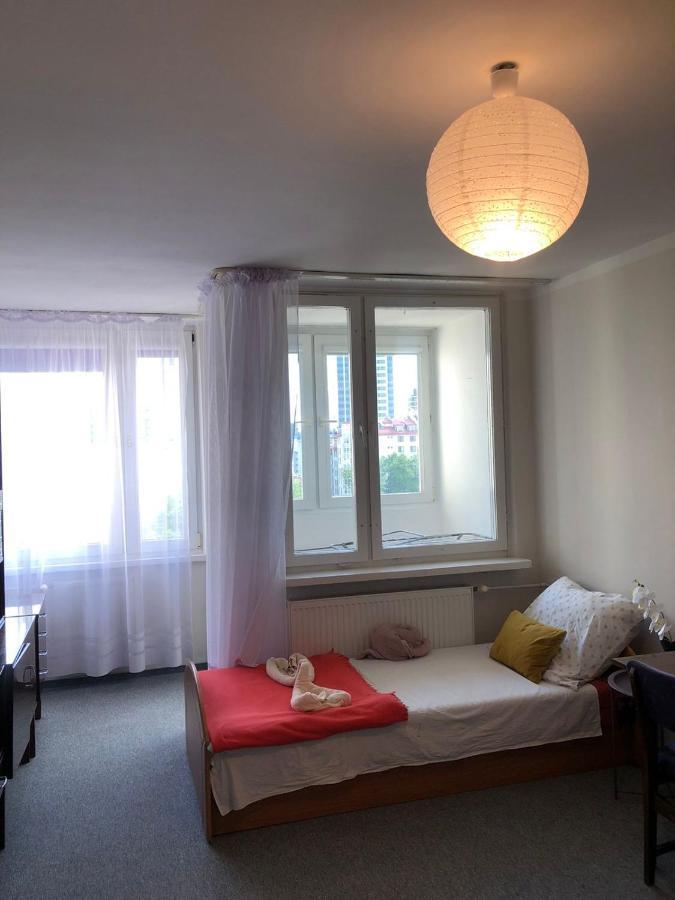Comfortable 3 Bedroom Rental Unit With A Cozy Balcony In Center Varšava Exteriér fotografie